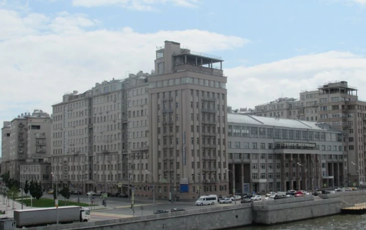 Серафимовича улица 1