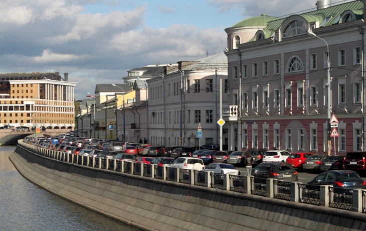 Кадашевская набережная