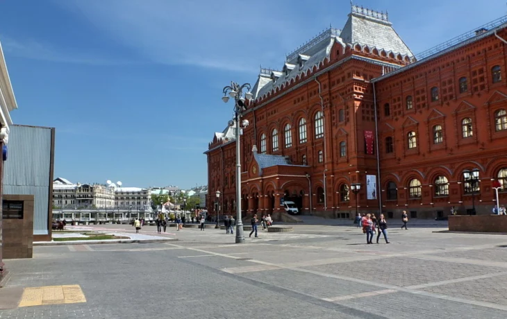 Революции площадь 3