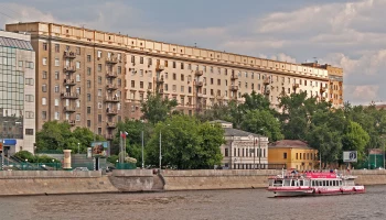 Гончарная набережная