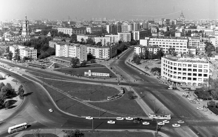 Крестьянская площадь 1