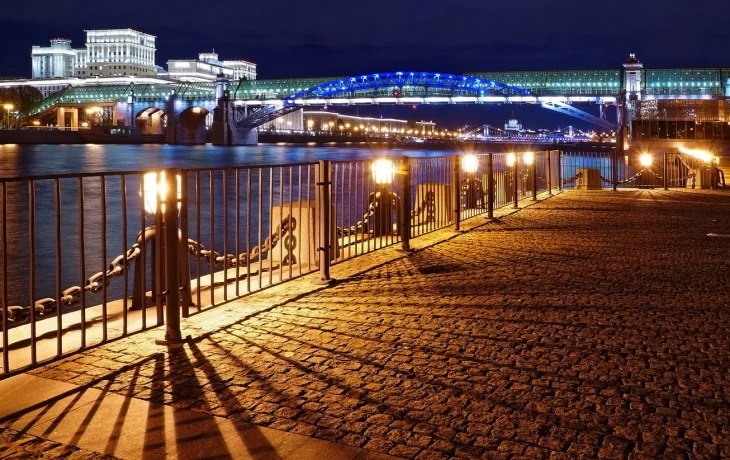 Пушкинская набережная 1