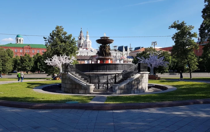 Революции площадь 1