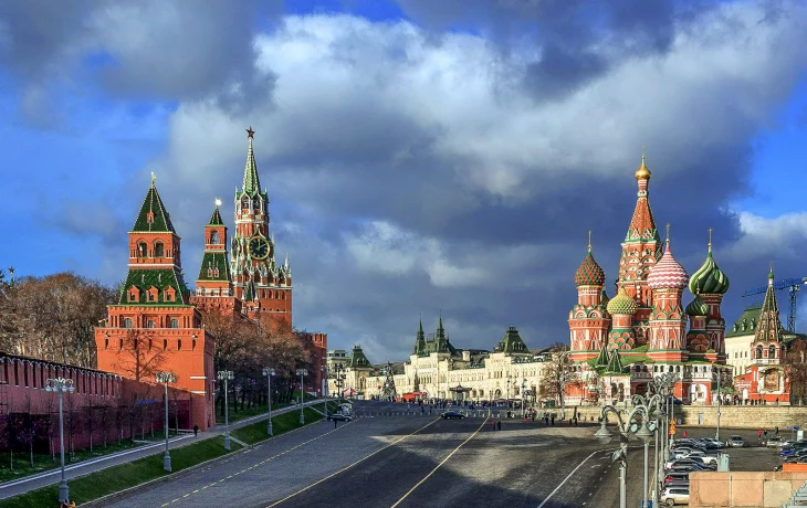 Васильевский спуск площадь