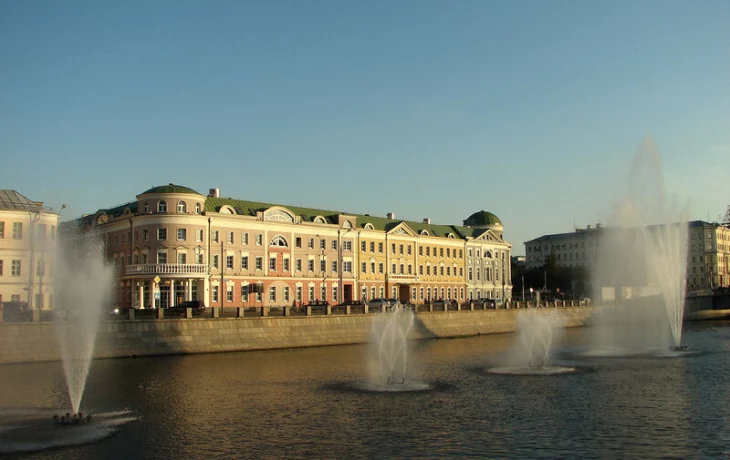 Кадашевская набережная 2