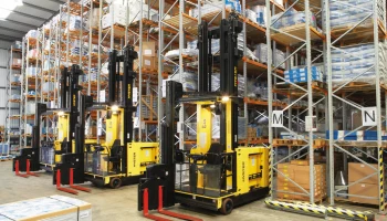 Как выбрать самоходный электроштабелер для современного склада: комплексное руководство 2024 года