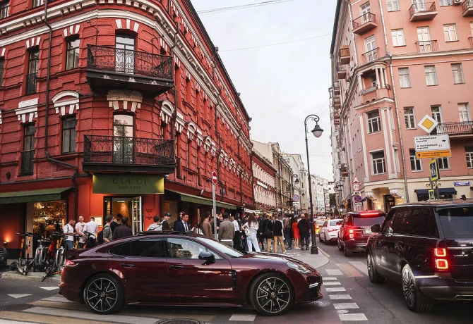 История современных Патриков: как Патриаршие пруды стали символом Москвы 12