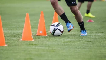 Как достичь успеха на футбольных тренировках: секреты профессионалов