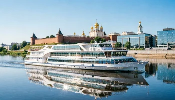 Прогулки на теплоходе по Волге: как выбрать маршрут, форматы рейсов и советы по планированию