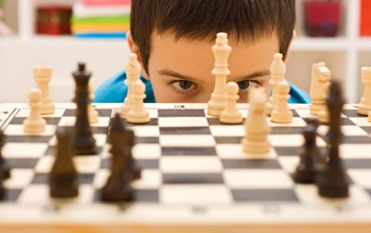 Обучение шахматам детей: с какого возраста начинать и как сделать занятия увлекательными