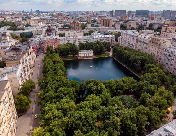 История современных Патриков: как Патриаршие пруды стали символом Москвы 4