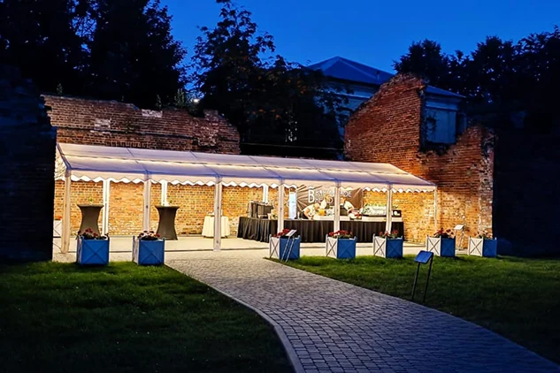 Шатры под ключ в Москве: универсальное решение для бизнеса и мероприятий