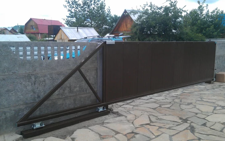 Откатные ворота на винтовых сваях