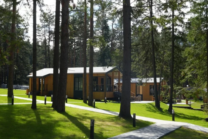 Идеальный отдых на природе: гармония комфорта и дикой природы