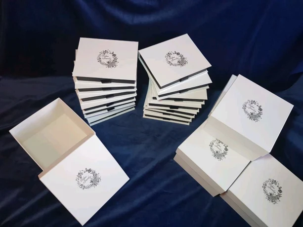 Картонные коробки для бижутерии: как упаковка превращается в искусство