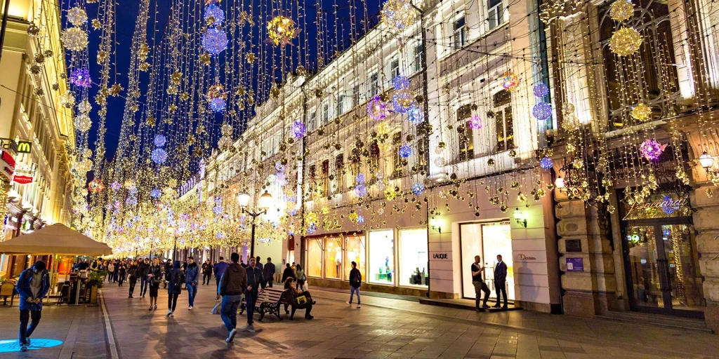 Камергерский переулок в вечерней иллюминации