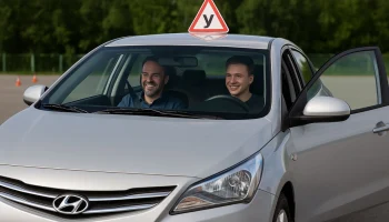Как выбрать инструктора по вождению: чек-лист для учеников