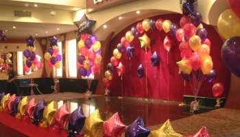 Оформление сцены воздушными шарами: создание праздничной атмосферы