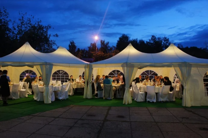 Шатры под ключ в Москве: универсальное решение для бизнеса и мероприятий