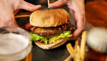Кейтеринг бургеров: Новый тренд в мире праздников и вечеринок