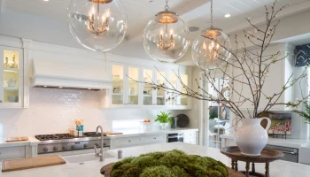 Подвесные люстры для кухни: разнообразие стилей и дизайнерские решения