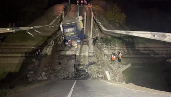 Ж/д пути в Крыму освобождены от завалов после обрушения моста