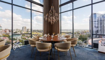 Банкетный зал для свадьбы в ресторане &laquo;Москва&raquo;