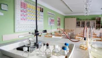 Оборудование для кабинета химии: обязательный минимум и расширенный комплект