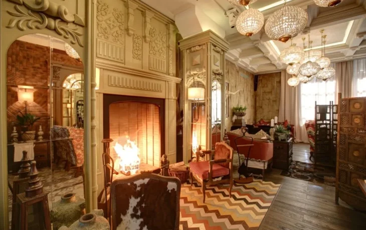 Откройте для себя магию уюта в Каминном зале!