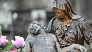 Красивые европейские памятники Е78 умершим