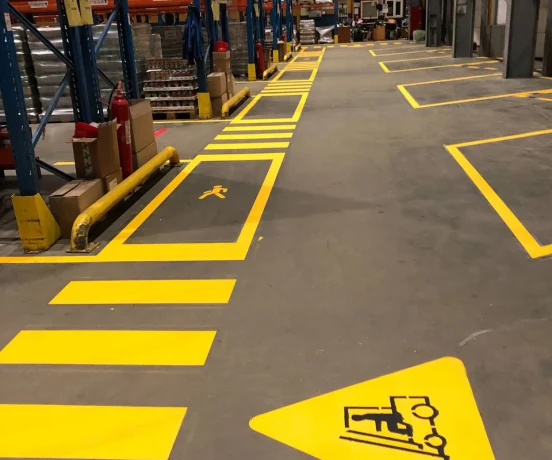 Организация пространства и безопасности: значение сигнальной разметки