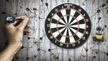 Дартс: искусство меткости и стратегия игры