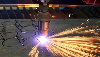 Открытие и первые применения лазерной резки