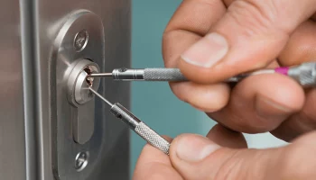 Куда обратиться в Москве, чтобы открыть дверь при потере ключей