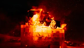 В Тверской области на Масленицу сожгли &laquo;Гелендваген&raquo; как символ преклонения перед Западом